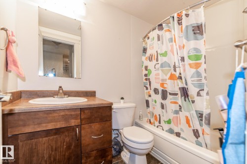 #204 10633 81 Av Nw, Edmonton, AB - Indoor Photo Showing Bathroom