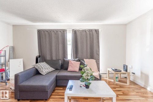 #204 10633 81 Av Nw, Edmonton, AB - Indoor Photo Showing Living Room