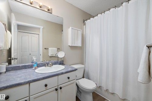 3019 33 Avenue Nw, Edmonton, AB - Indoor Photo Showing Bathroom