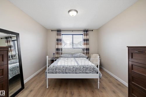 3019 33 Avenue Nw, Edmonton, AB - Indoor Photo Showing Bedroom