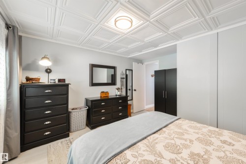 15 Post Road, Edmonton, AB - Indoor Photo Showing Bedroom