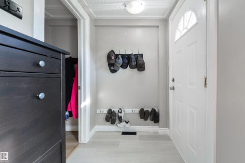 15 Post Road, Edmonton, AB - Indoor Photo Showing Other Room