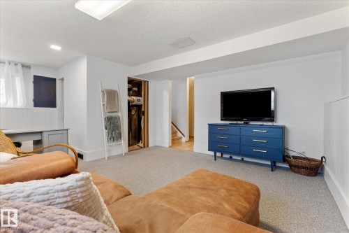 76 Chungo Crescent, Devon, AB - Indoor