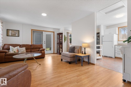 76 Chungo Crescent, Devon, AB - Indoor Photo Showing Living Room