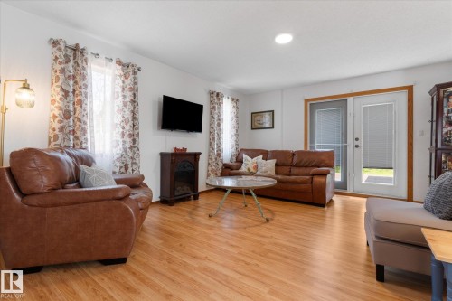 76 Chungo Crescent, Devon, AB - Indoor Photo Showing Living Room
