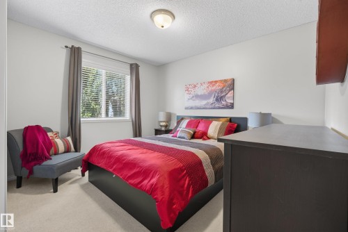#2 20 Norman Ct, St. Albert, AB - Indoor Photo Showing Bedroom
