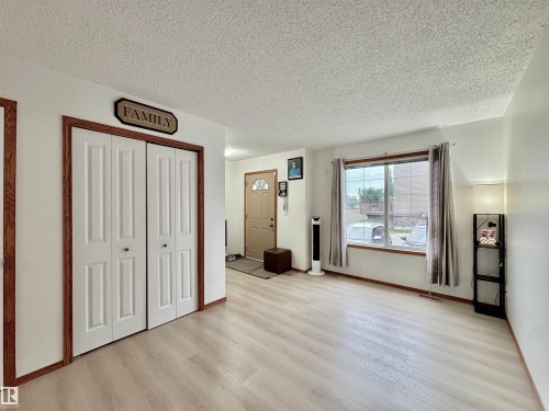 #4 320 Spruce Ridge Rd, Spruce Grove, AB - Indoor Photo Showing Other Room