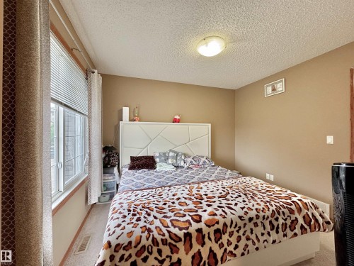 #4 320 Spruce Ridge Rd, Spruce Grove, AB - Indoor Photo Showing Bedroom