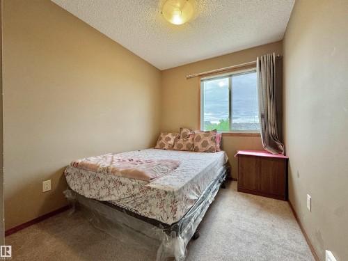 #4 320 Spruce Ridge Rd, Spruce Grove, AB - Indoor Photo Showing Bedroom