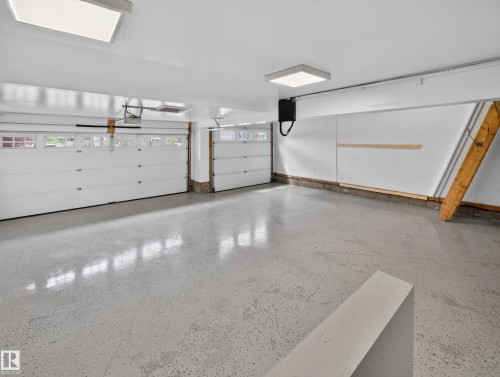 6502 37 Avenue, Beaumont, AB - Indoor Photo Showing Garage