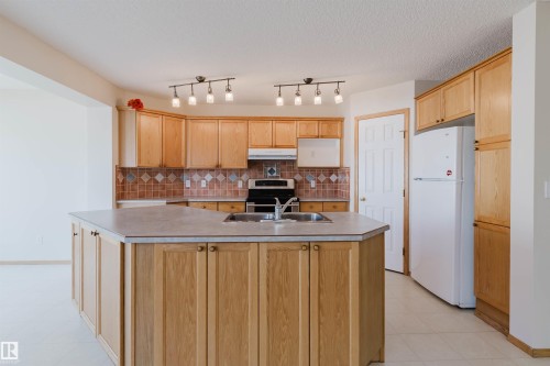 Kitchen - 1686 Tompkins Wynd Nw, Edmonton, AB - Indoor Photo Showing Kitchen
