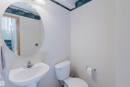 Bathroom - 1686 Tompkins Wynd Nw, Edmonton, AB - Indoor Photo Showing Bathroom