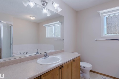 Bathroom - 1686 Tompkins Wynd Nw, Edmonton, AB - Indoor Photo Showing Bathroom