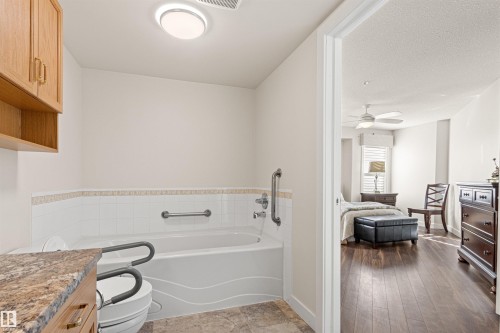 #203 8956 156 St Nw, Edmonton, AB - Indoor