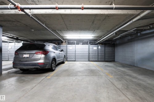 #203 8956 156 St Nw, Edmonton, AB - Indoor Photo Showing Garage