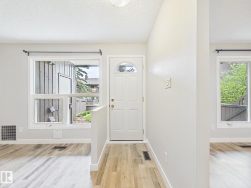 152 Surrey Gardens, Edmonton, AB - Indoor Photo Showing Other Room