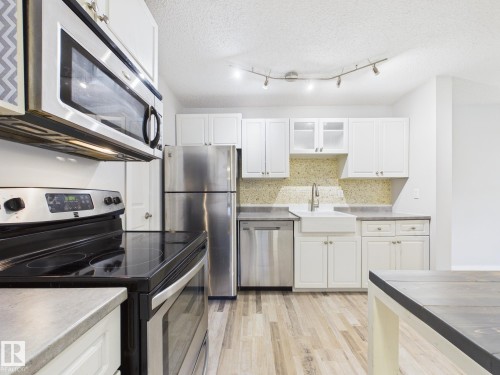 152 Surrey Gardens, Edmonton, AB - Indoor Photo Showing Kitchen