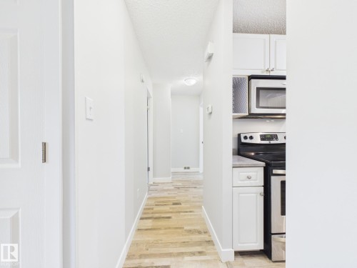 152 Surrey Gardens, Edmonton, AB - Indoor Photo Showing Other Room