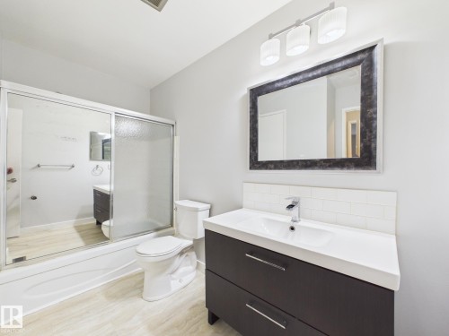 152 Surrey Gardens, Edmonton, AB - Indoor Photo Showing Bathroom