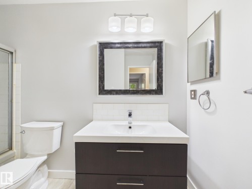 152 Surrey Gardens, Edmonton, AB - Indoor Photo Showing Bathroom