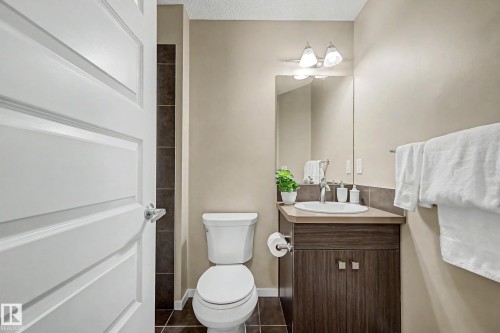 4218 Allan Link Link Sw, Edmonton, AB - Indoor Photo Showing Bathroom