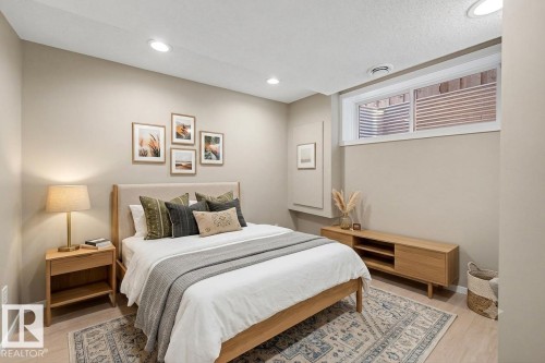 4218 Allan Link Link Sw, Edmonton, AB - Indoor Photo Showing Bedroom