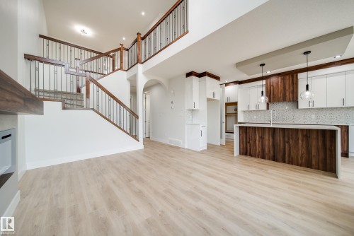 8816 183 Avenue Nw, Edmonton, AB - Indoor Photo Showing Kitchen