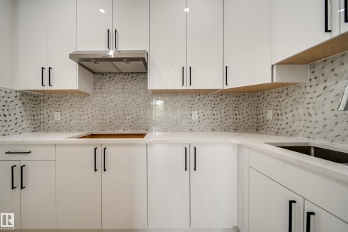 8816 183 Avenue Nw, Edmonton, AB - Indoor Photo Showing Kitchen With Upgraded Kitchen