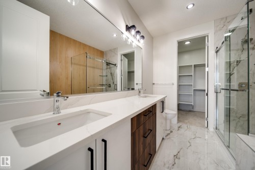 8816 183 Avenue Nw, Edmonton, AB - Indoor Photo Showing Bathroom