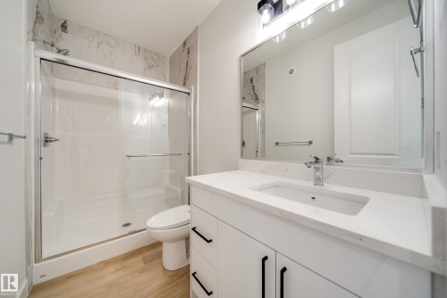 8816 183 Avenue Nw, Edmonton, AB - Indoor Photo Showing Bathroom