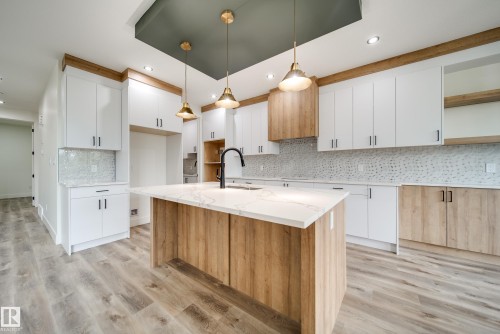 8740 183 Avenue Nw, Edmonton, AB - Indoor Photo Showing Kitchen With Upgraded Kitchen