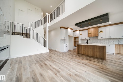 8740 183 Avenue Nw, Edmonton, AB - Indoor Photo Showing Kitchen