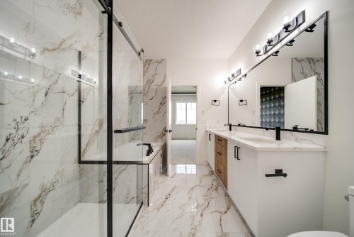 8740 183 Avenue Nw, Edmonton, AB - Indoor Photo Showing Bathroom