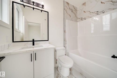 8740 183 Avenue Nw, Edmonton, AB - Indoor Photo Showing Bathroom