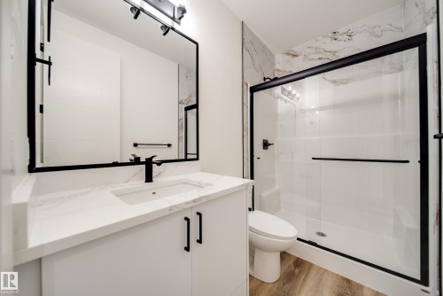 8740 183 Avenue Nw, Edmonton, AB - Indoor Photo Showing Bathroom