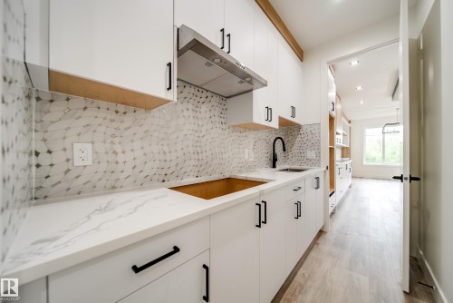 8740 183 Avenue Nw, Edmonton, AB - Indoor Photo Showing Kitchen With Upgraded Kitchen