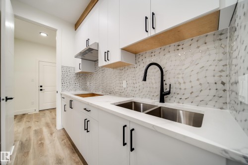 8740 183 Avenue Nw, Edmonton, AB - Indoor Photo Showing Kitchen With Double Sink With Upgraded Kitchen