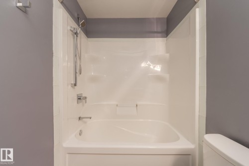 #102 10606 84 Av Nw, Edmonton, AB - Indoor Photo Showing Bathroom