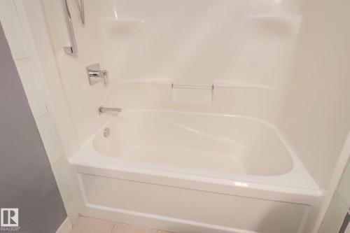 #102 10606 84 Av Nw, Edmonton, AB - Indoor Photo Showing Bathroom