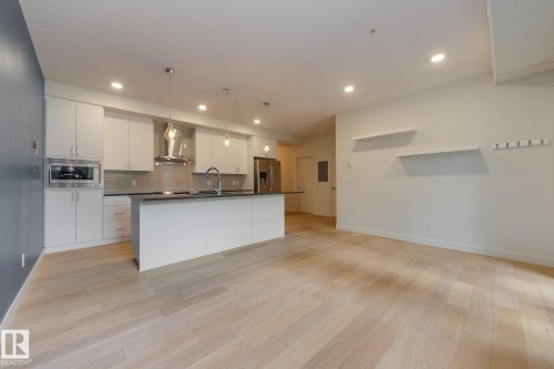 #102 10606 84 Av Nw, Edmonton, AB - Indoor Photo Showing Kitchen