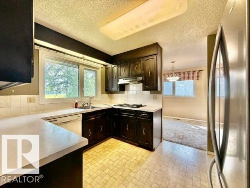 111 Green Ash Drive, Wetaskiwin, AB - Indoor Photo Showing Kitchen