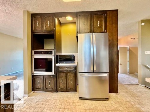 111 Green Ash Drive, Wetaskiwin, AB - Indoor Photo Showing Kitchen