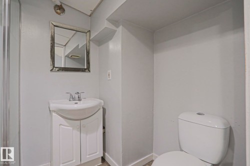 355 Kirkpatrick Crescent Nw, Edmonton, AB - Indoor Photo Showing Bathroom