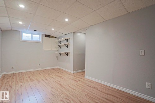 355 Kirkpatrick Crescent Nw, Edmonton, AB - Indoor