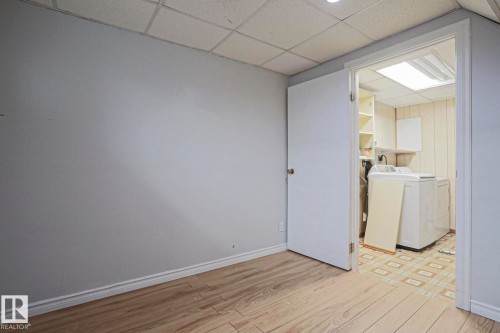 355 Kirkpatrick Crescent Nw, Edmonton, AB - Indoor Photo Showing Laundry Room