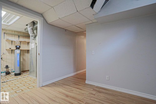 355 Kirkpatrick Crescent Nw, Edmonton, AB - Indoor Photo Showing Other Room