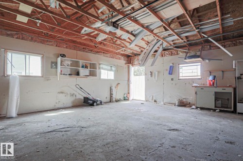 355 Kirkpatrick Crescent Nw, Edmonton, AB - Indoor