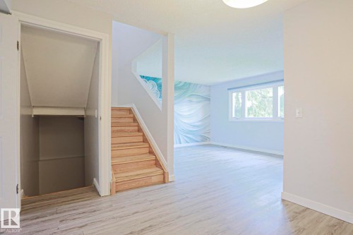 355 Kirkpatrick Crescent Nw, Edmonton, AB - Indoor Photo Showing Other Room