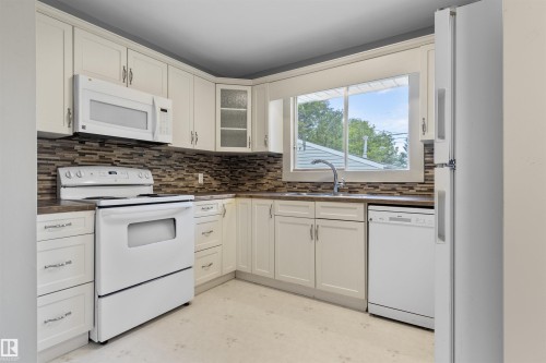 5013 46 St, Drayton Valley, AB - Indoor Photo Showing Kitchen