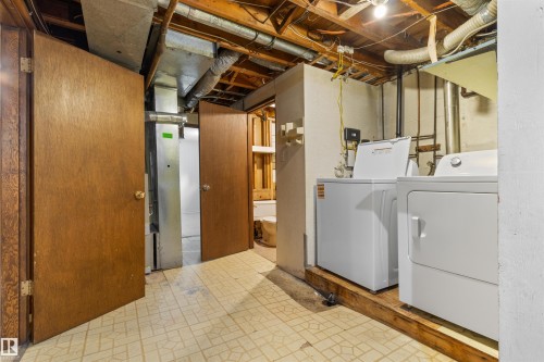 5013 46 St, Drayton Valley, AB - Indoor Photo Showing Laundry Room